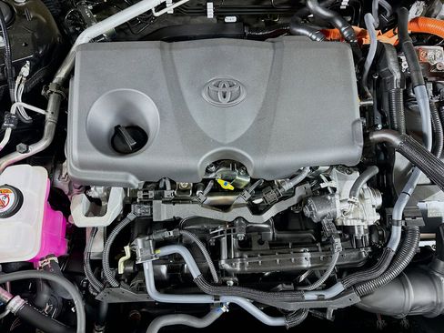 Used 2025 Toyota RAV4 XLE image 31