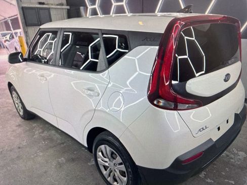 Used 2020 Kia Soul LX FWD image 2