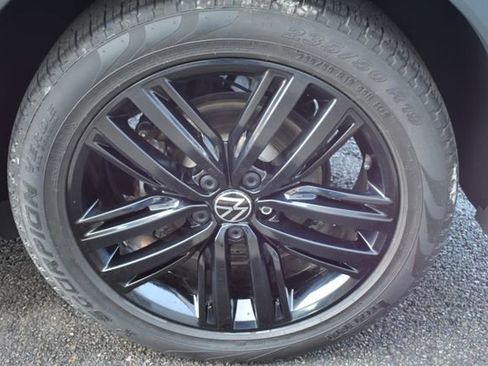 Used 2022 Volkswagen Tiguan SE R-Line image 48