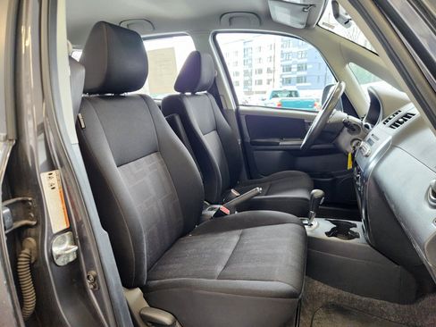 Used 2010 Suzuki SX4 AWD Hatchback image 2