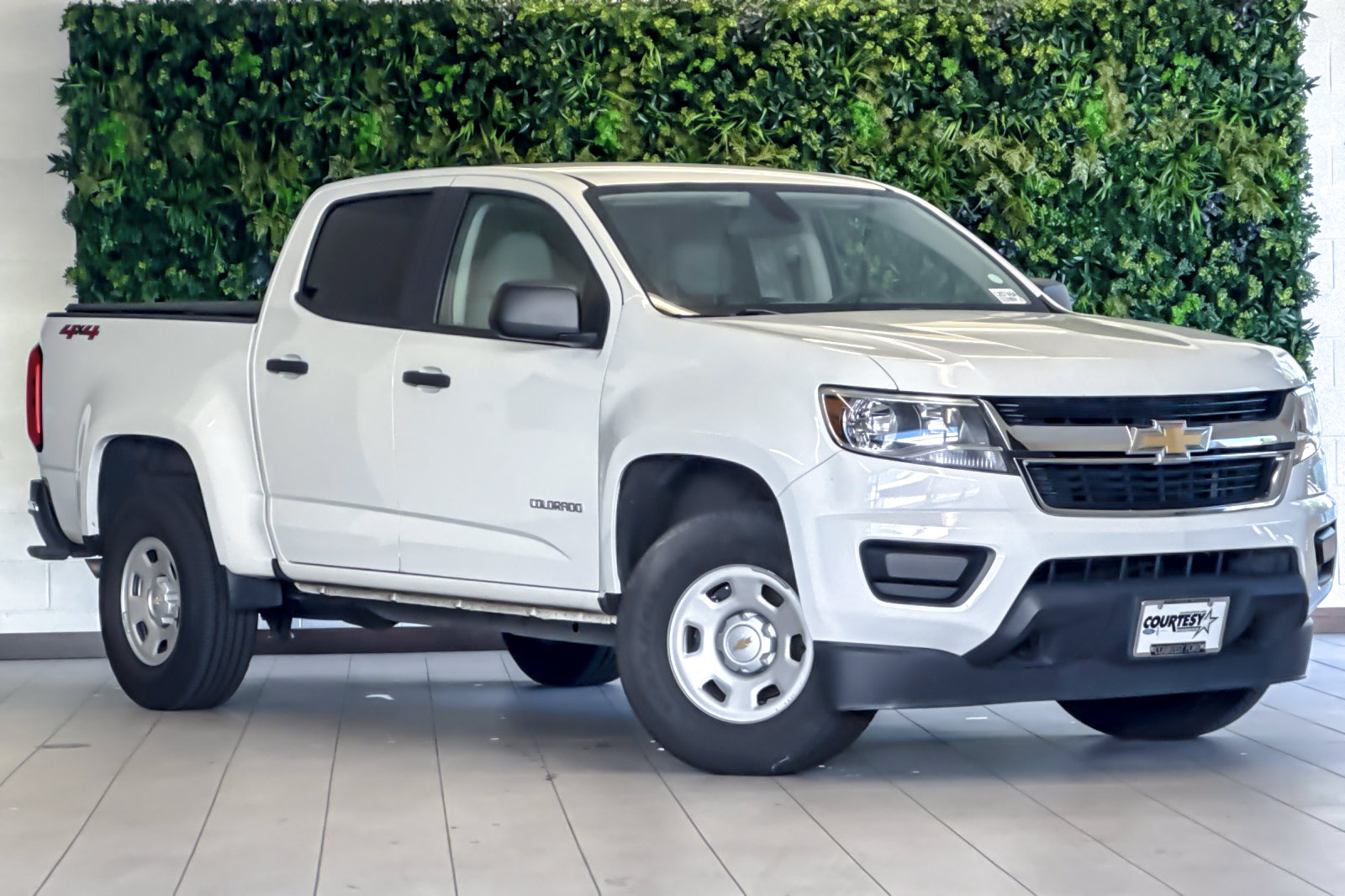 Used 2020 Chevrolet Colorado W/T w/ WT Convenience Package AWD/4WD image 2