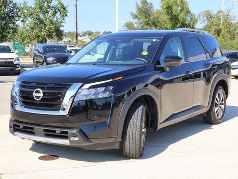 Used 2025 Nissan Pathfinder SL image 22