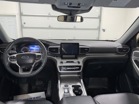 Used 2023 Ford Explorer XLT w/ Equipment Group 202A image 9