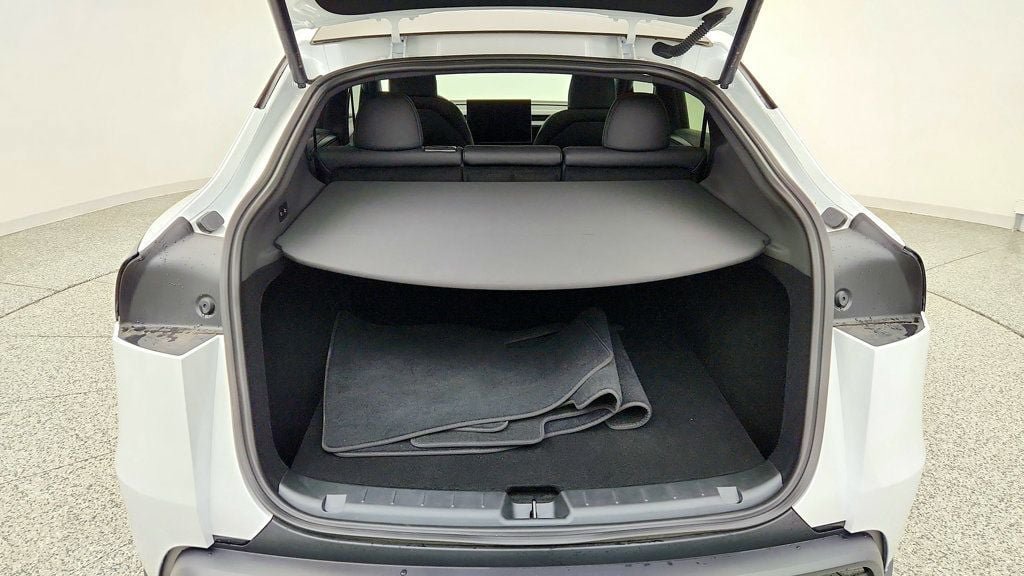 Used 2026 Tesla Model Y Long Range RWD image 24