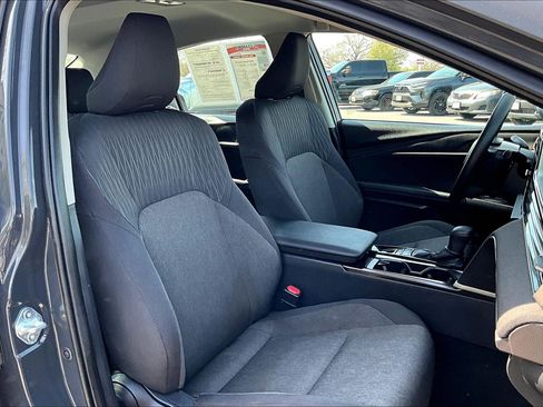 Used 2025 Toyota Camry LE image 7