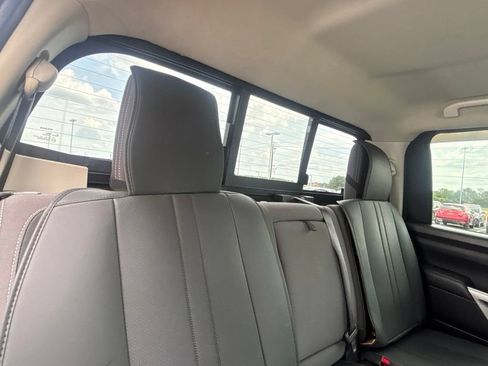 Used 2021 Nissan Titan SV w/ SV Convenience Package AWD/4WD image 27