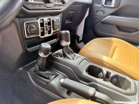 Used 2023 Jeep Wrangler Unlimited Sahara w/ Cold Weather Group image 21