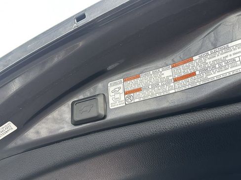 Used 2018 Toyota RAV4 Limited image 36