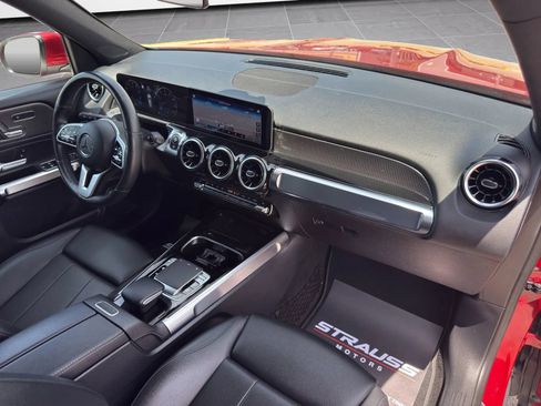 Used 2020 Mercedes-Benz GLB 250 4MATIC w/ Premium Package image 26
