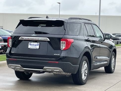 Used 2022 Ford Explorer XLT w/ Equipment Group 202A AWD/4WD image 4
