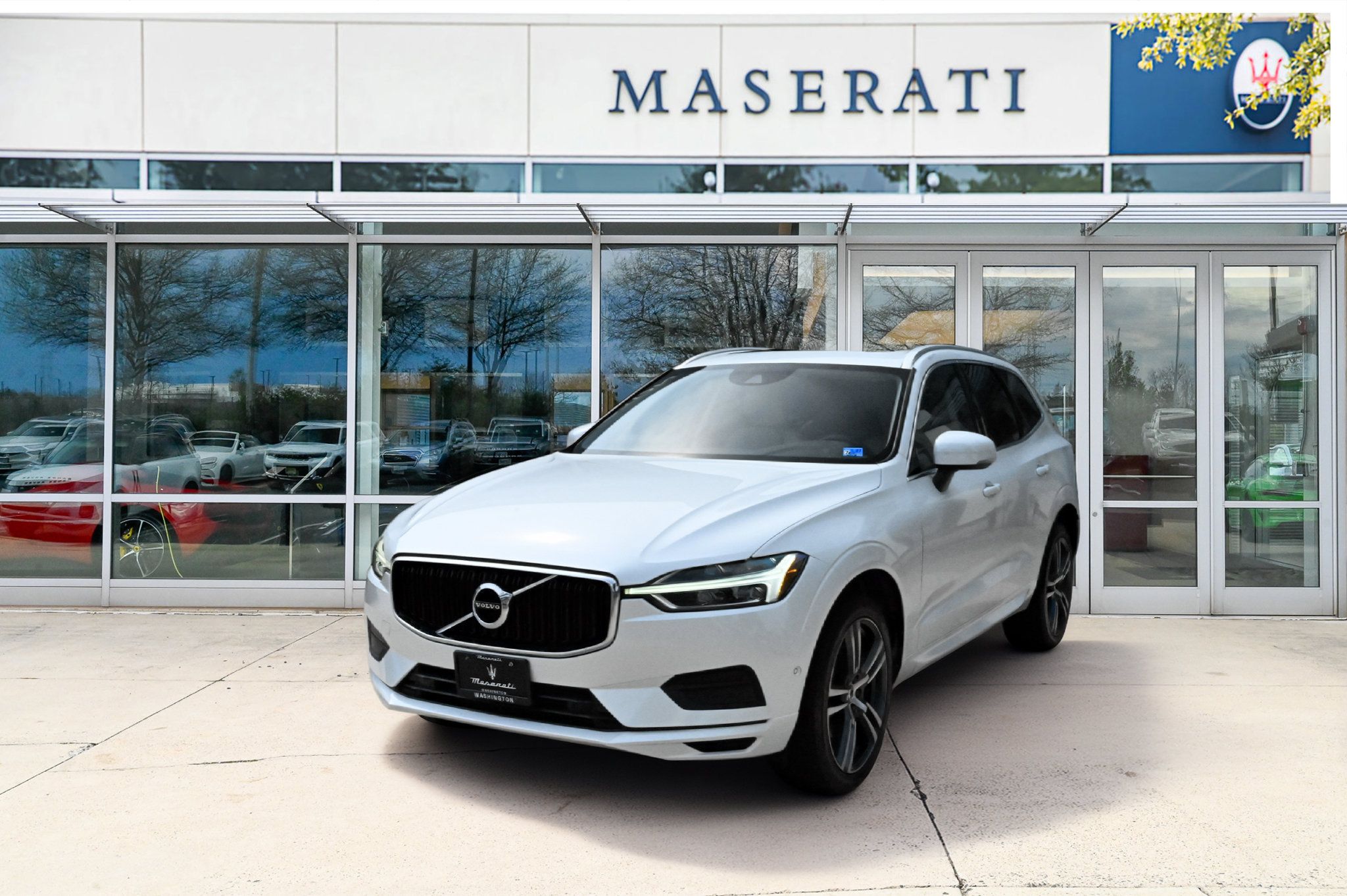Used 2019 Volvo XC60 T5 Momentum w/ Multimedia Package AWD/4WD image 1