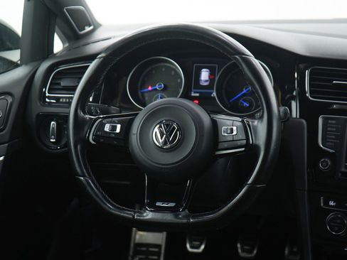 Used 2017 Volkswagen Golf R 4-Door image 14
