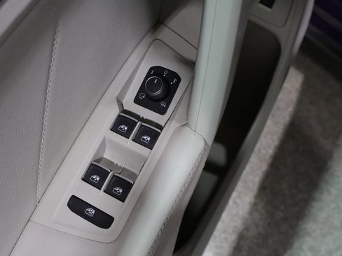 Used 2022 Volkswagen Tiguan SEL R-Line AWD/4WD image 15