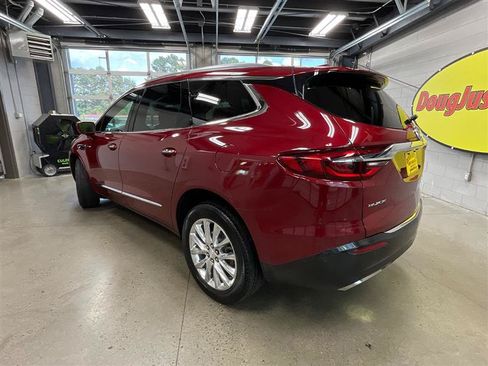 Used 2018 Buick Enclave Premium AWD/4WD image 3
