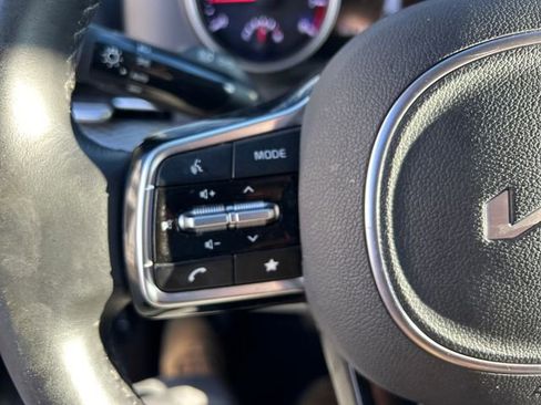 Used 2024 Kia Carnival LX image 14