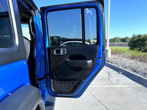 Used 2022 Jeep Wrangler Unlimited Sport AWD/4WD image 17