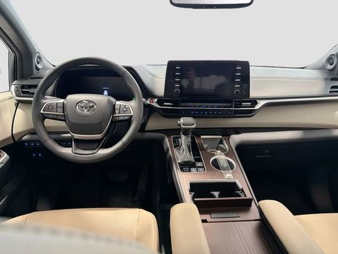 Certified 2023 Toyota Sienna XLE w/ XLE Plus Package AWD/4WD image 20