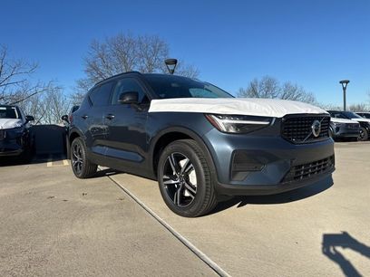 New 2026 Volvo XC40 B5 Core w/ Climate Package