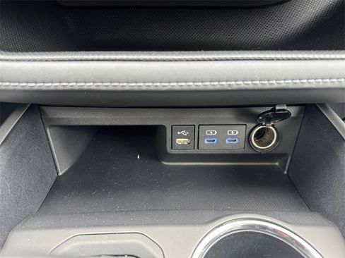 Used 2022 Toyota Highlander XLE image 28