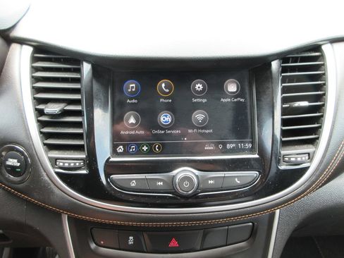 Used 2019 Chevrolet Trax LT w/ LT Convenience Package FWD image 29