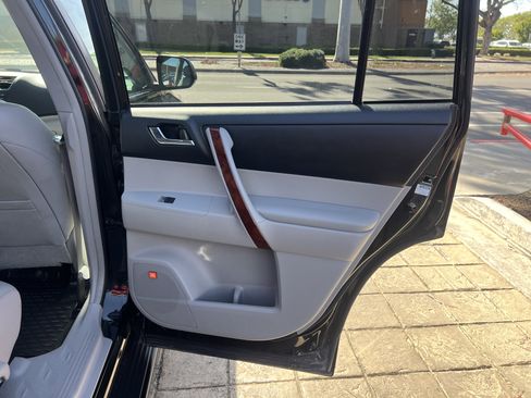 Used 2011 Toyota Highlander Limited image 41