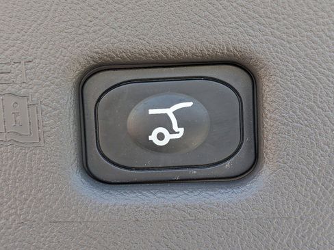 Used 2023 Lincoln Nautilus Reserve w/ Equipment Group 201A image 15