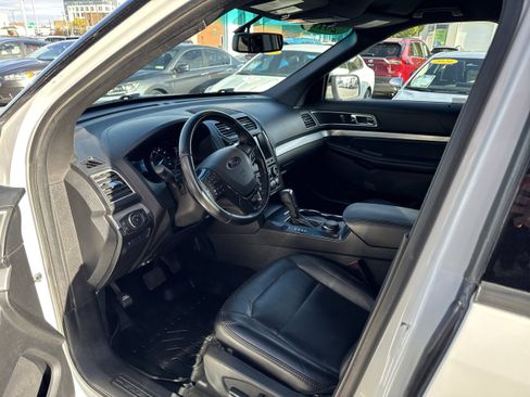 Used 2016 Ford Explorer XLT w/ Equipment Group 202A image 2