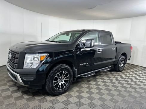 Used 2021 Nissan Titan SV w/ SV Convenience Package image 7