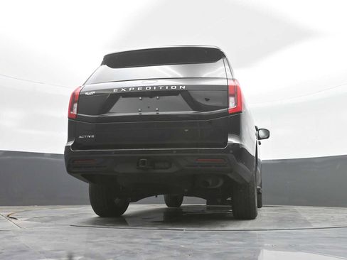 Used 2025 Ford Expedition Active AWD/4WD image 26