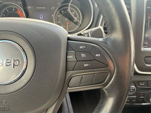 Used 2020 Jeep Cherokee Trailhawk image 15