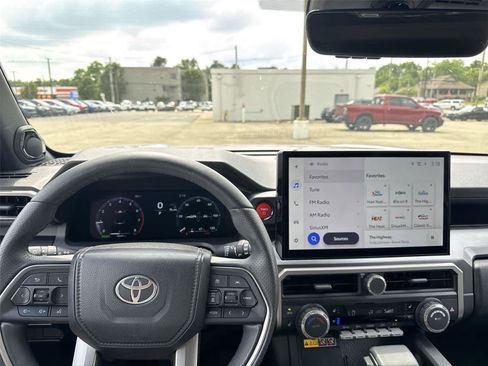 Used 2025 Toyota 4Runner TRD Off-Road Premium AWD/4WD image 11