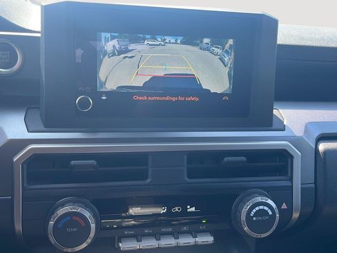Used 2025 Toyota 4Runner SR5 AWD/4WD image 32