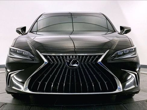 Used 2025 Lexus ES 350 Ultra Luxury w/ Accessory Package (Z2) FWD image 2