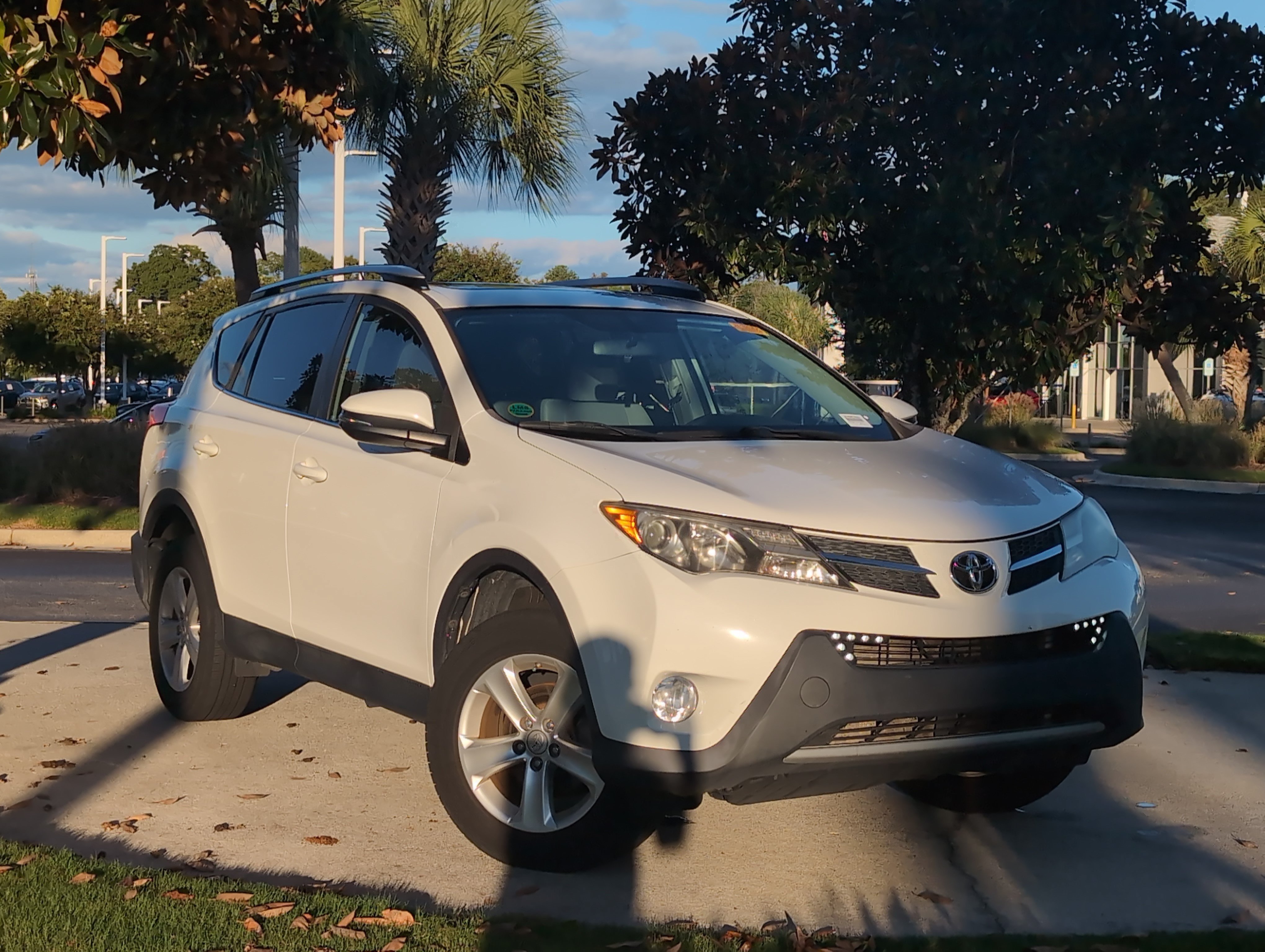 Used 2014 Toyota RAV4 XLE FWD image 2