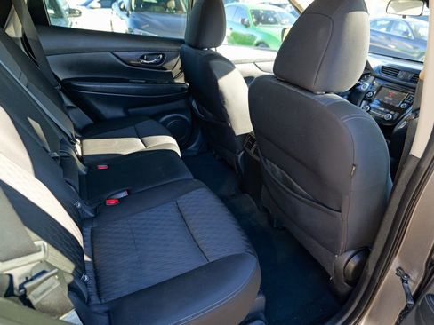 Used 2020 Nissan Rogue SV image 28