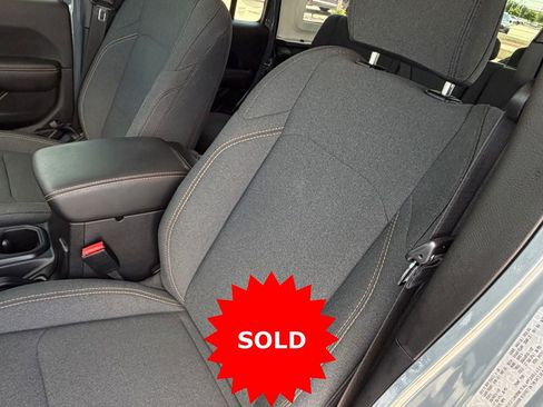 Used 2025 Jeep Wrangler Unlimited Sahara AWD/4WD image 30