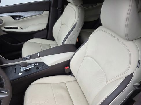Used 2019 INFINITI QX50 Essential w/ Sensory Package image 11