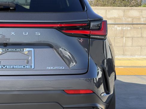 Used 2025 Lexus NX 250 FWD image 12