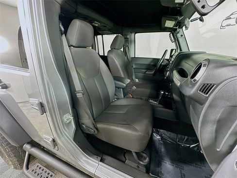 Used 2018 Jeep Wrangler Unlimited Sport w/ Connectivity Group image 29