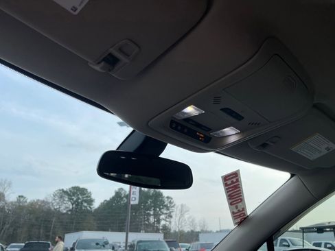 Used 2020 Buick Enclave Essence image 19