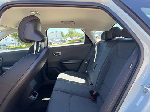 Used 2025 Kia K4 FWD image 35