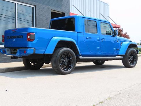 Used 2022 Jeep Gladiator Overland AWD/4WD image 4