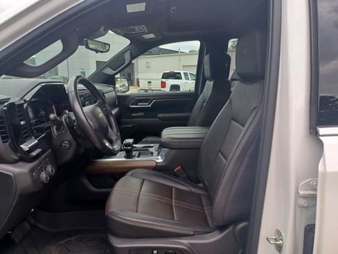 Used 2025 Chevrolet Silverado 1500 High Country AWD/4WD image 7