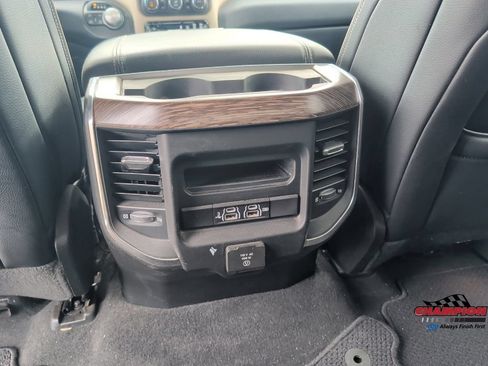Used 2019 RAM 1500 Laramie AWD/4WD image 17