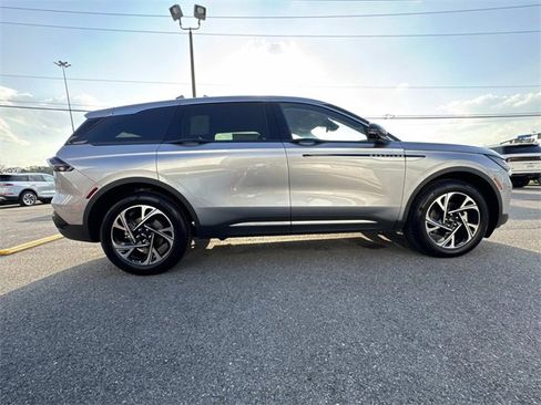 New 2026 Lincoln Nautilus Premier image 3