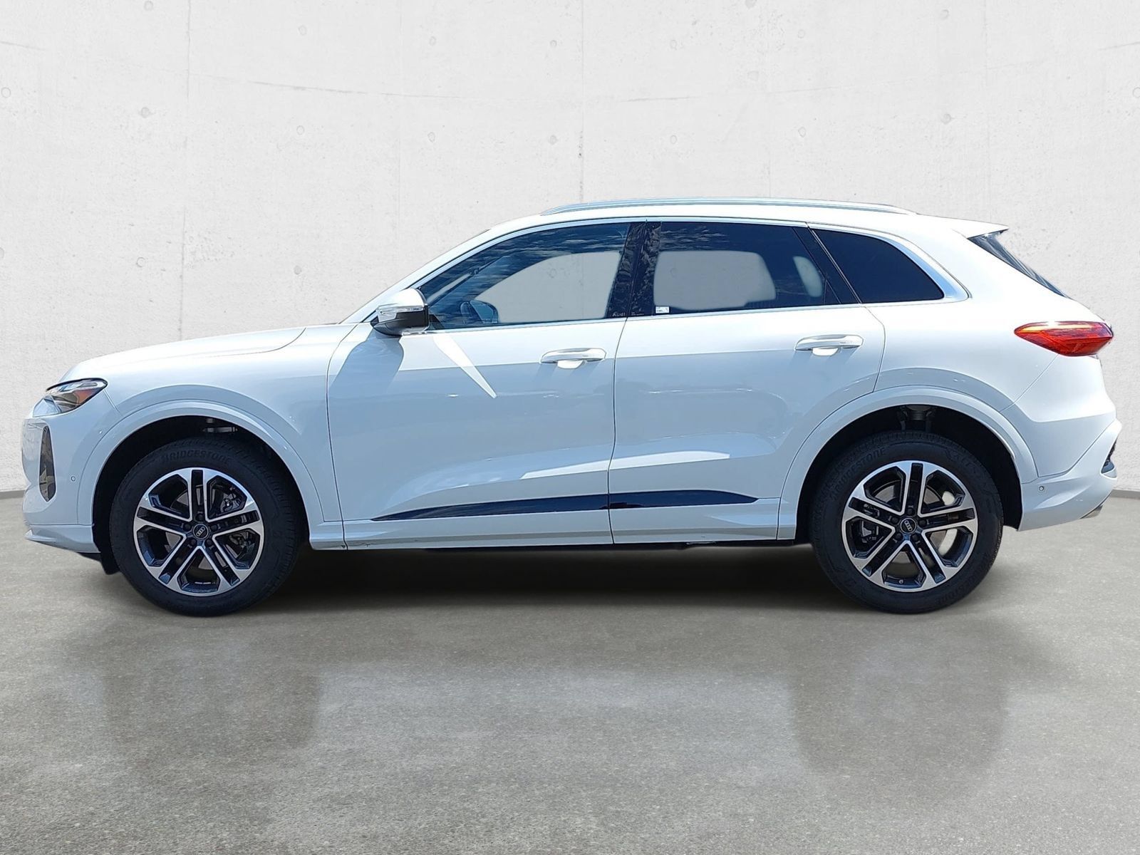 Used 2025 Audi Q5 Premium w/ Convenience Package AWD/4WD image 8