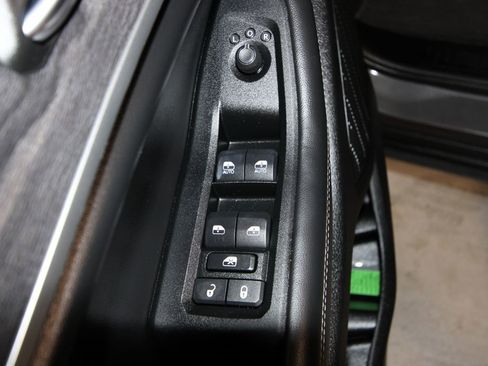 Used 2025 Jeep Grand Cherokee L Limited w/ Black Appearance Package image 6