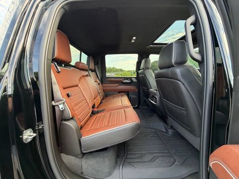 Used 2024 GMC Sierra 3500 Denali Ultimate AWD/4WD image 23