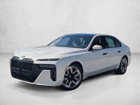 New 2025 BMW 750e xDrive image 1