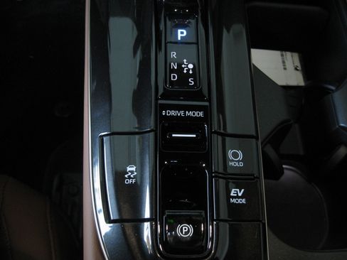 New 2025 Toyota Crown Signia image 14